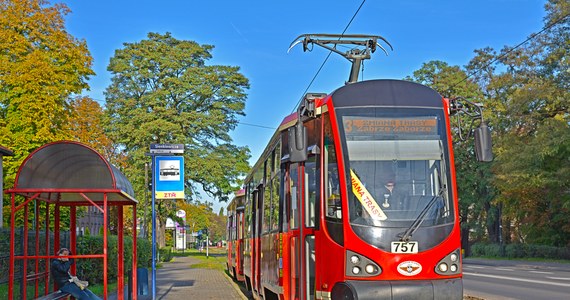 Mężczyzna, który uprowadził tramwaj w Katowicach, trafił na szpitalny oddział psychiatryczny. Został skierowany tam w ramach tymczasowego aresztu. Śledczy wyjaśniają też, czy w spółce tramwajowej mogło dojść do zaniedbania obowiązków.