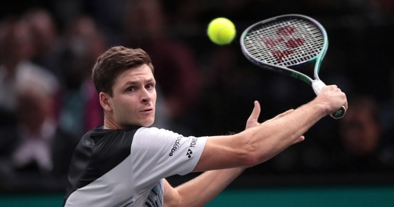 Rozstawiony z numerem 10. Hubert Hurkacz przegrał z duńskim tenisistą Holgerem Rune 5:7, 1:6 i odpadł w drugiej rundzie imprezy ATP rangi Masters 1000 w paryskiej hali Bercy. Polak stracił tym samym szanse na awans do kończącego sezon turnieju masters w Turynie.