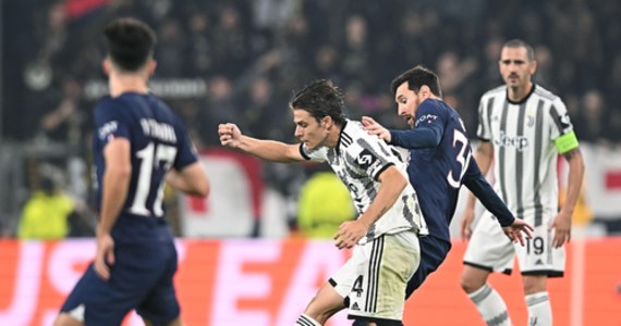 AC Milan pokonał u siebie FC Salzburg 4:0 i uzupełnił grono zespołów z awansem do 1/8 finału piłkarskiej Ligi Mistrzów. Wyeliminowany już wcześniej Juventus Turyn, w składzie z Wojciechem Szczęsnym i Arkadiuszem Milikiem, uległ u siebie Paris Saint-Germain 1:2.