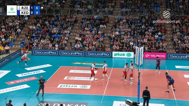 Skrót meczu 7. kolejki PlusLigi Asseco Resovia Rzeszów - Grupa Azoty ZAKSA Kędzierzyn-Koźle 3:0 (29:27, 25:19, 26:24).

