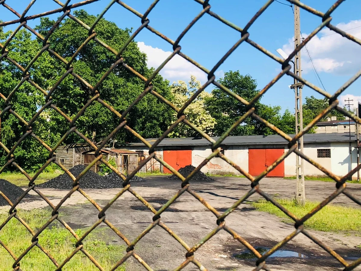 Od dziś można zapisywać się na zakup węgla w Łodzi. To będzie opał po preferencyjnej cenie z programu rządowego, czyli kosztuje mniej niż 2000 złotych za tonę. Magazynowaniem, dystrybucją i transportem węgla zajmie się Miejskie Przedsiębiorstwo Oczyszczania Łódź. 