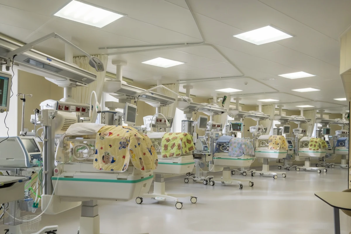 O blisko 4 mln zł władze województwa lubelskiego zwiększyły środki przeznaczone na dobudowę pawilonu do budynku szpitala w Kraśniku. Powstanie tam najnowocześniejszy oddział neonatologiczny w regionie.