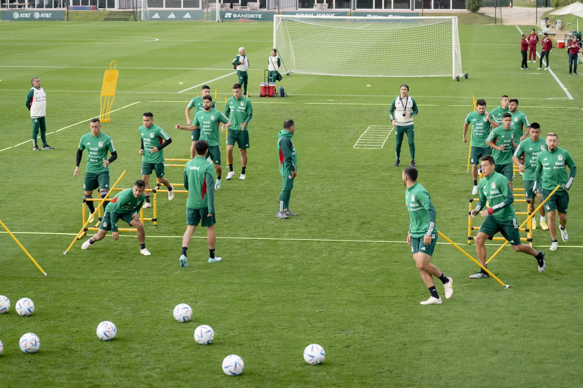 Piłkarze reprezentacji Meksyku rozpoczęli zgrupowanie w Katalonii. Przygotowujący się do piłkarskich światach podopieczni Gerardo Martino przez najbliższych 15 dni będą trenowali w Gironie. Meksyk jest rywalem biało-czerwonych w fazie grupowej turnieju.