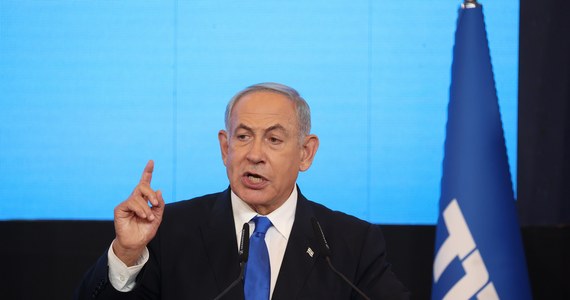 Wtorkowe wybory parlamentarne w Izraelu wygrała prawicowa koalicja, popierająca byłego premiera Benjamina Netanjahu, która zdobyła 64 mandaty w liczącym 120 miejsc Knesecie - poinformowała izraelska Centralna Komisja Wyborcza.