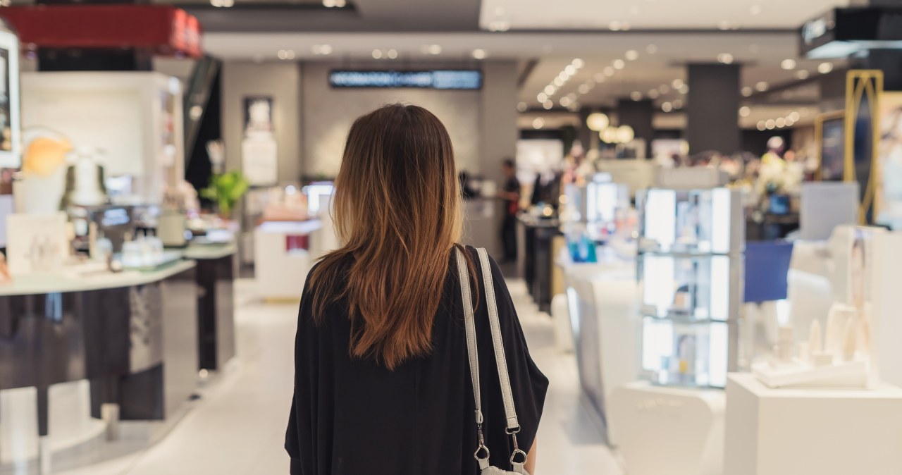 Perfumy w promocji, ale cena dziwna. Takie fałszywe obniżki to plaga