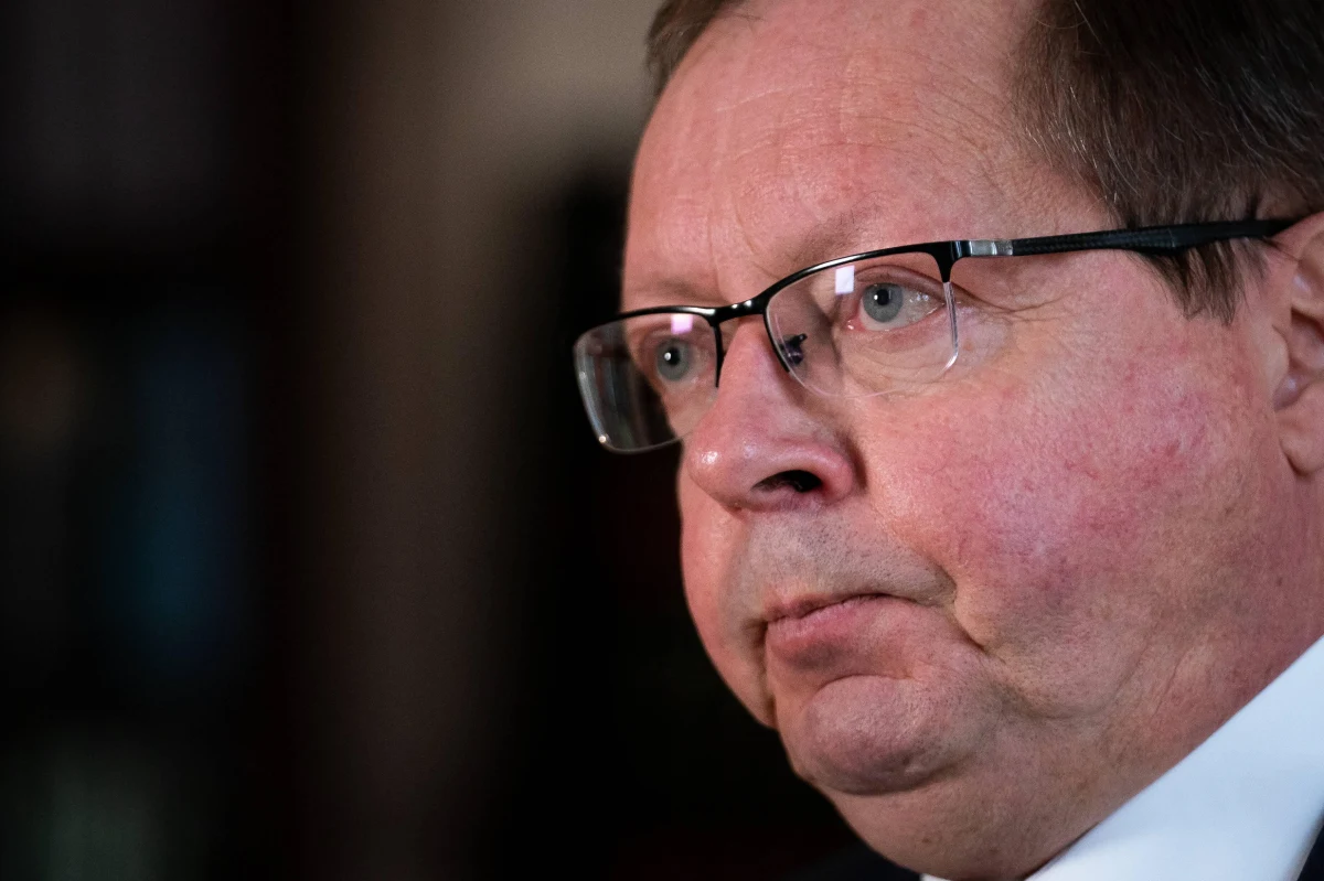 „Wojny nuklearnej nie można wygrać i nigdy nie należy jej prowadzić. I mocno trzymamy się tego oświadczenia” – powiedział w rozmowie ze Sky News ambasador Rosji w Wielkiej Brytanii, Andriej Kelin. Jak podaje portal news.sky.com, w tym samym wywiadzie rosyjski polityk ostrzegł Wielką Brytanię, że jest „zbyt głęboko” zaangażowana w wojnę w Ukrainie. 

