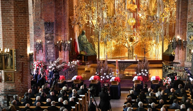 Gdańsk: Uroczystości pogrzebowe obrońców Westerplatte