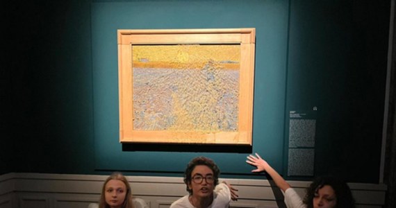 Cztery aktywistki włoskiego radykalnego ekologicznego ugrupowania "Ostatnia Generacja" oblały zupą jarzynową obraz Vincenta van Gogha - "Siewca", który wisi w Pałacu Bonapartego w Rzymie.