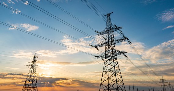 Sejm odrzucił poprawki Senatu do noweli ustawy Prawo energetyczne, znoszącej tzw. obligo giełdowe dla energii elektrycznej. Członkowie niższej izby parlamentu proponowali, aby czasowo utrzymać obowiązek sprzedaży 50 proc. wytworzonej energii na giełdach towarowych.