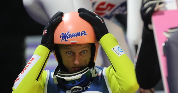 Dawid Kubacki wygrał kwalifikacje do pierwszego w tym sezonie konkursu Pucharu Świata w skokach narciarskich w Wiśle. Trzecie miejsce zajął Piotr Żyła. W sobotnim konkursie wystąpi w sumie dziewięciu Polaków.