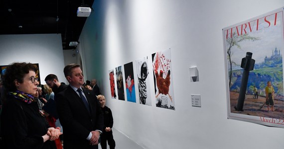 Największa wystawa współczesnej sztuki ukraińskiej, reagującej na wojnę i barbarzyński atak Rosji obejmuje ponad dwieście prac trzydziestu dwóch twórców. Ekspozycja w Centrum Sztuki Współczesnej Zamek Ujazdowski czynna od 5 listopada 2022 do 12 marca 2023 r.