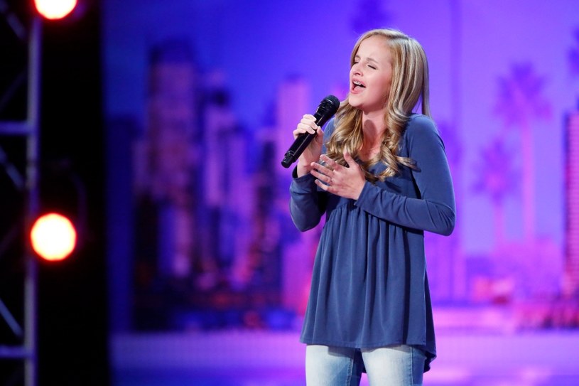 13-letnia Evie Clair wzruszyła do łez jurorów amerykańskiej edycji "Mam talent". Dziewczynka utwór wykonany na castingu zadedykowała swojemu ojcu choremu na nowotwór.