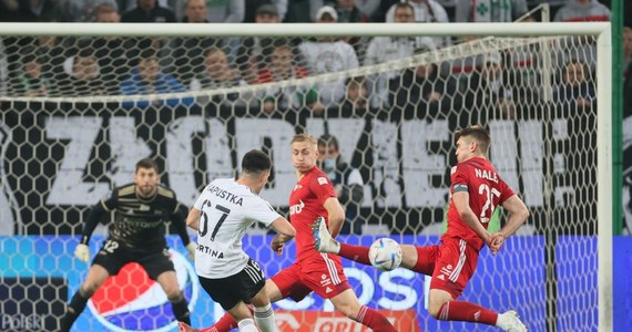 Legia Warszawa przystępowała do meczu z Lechią Gdańsk w roli faworyta. Cztery z ostatnich pięciu starć wygrała stołeczna drużyna. Piłkarze trenera Kosty Runjaica po wyjazdowym zwycięstwie nad Jagiellonią Białystok 5:2 byli wiceliderami tabeli. Bohaterem tamtego starcia był Portugalczyk Josue, który strzelił trzy gole.