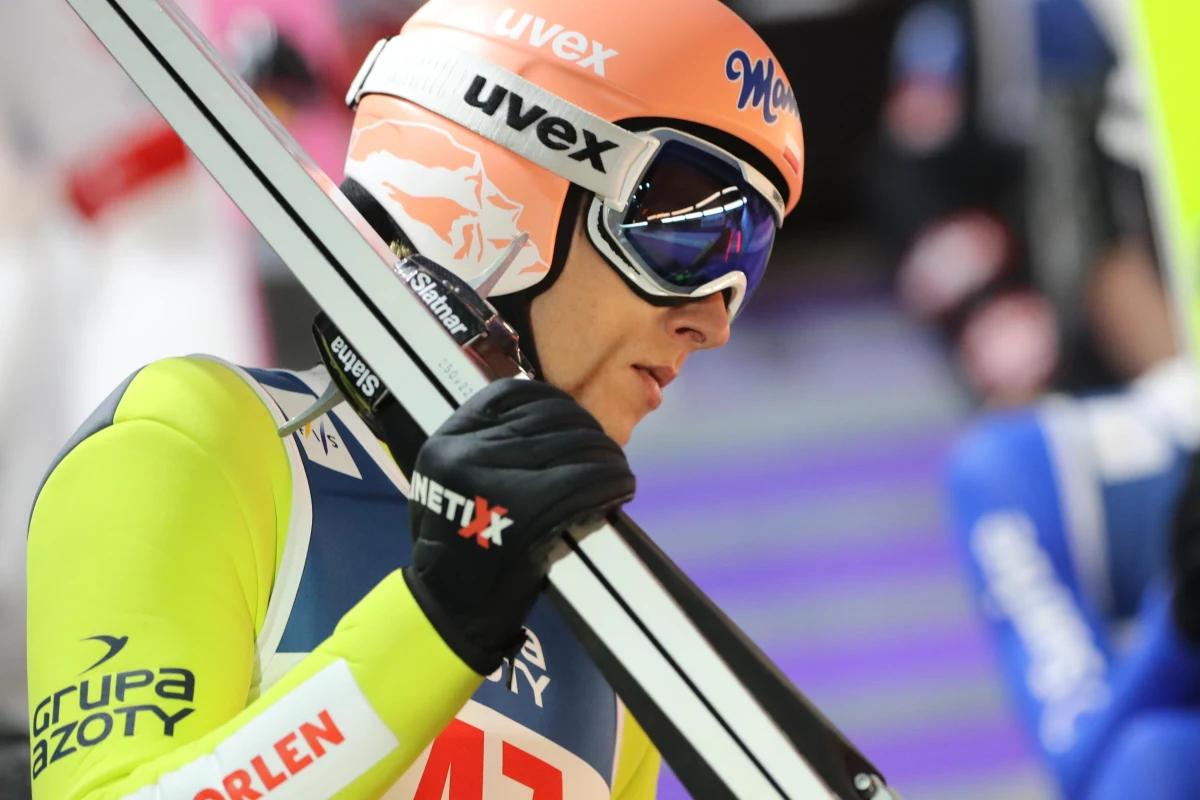 Już dziś o 16 w Wiśle rozpocznie się pierwszy konkurs Pucharu Świata w skokach narciarskich sezonu 2022/23. Głównym faworytem jest Dawid Kubacki, zwycięzca Letniej Grand Prix, który w piątek wygrał obie serie treningowe i kwalifikacje. O 12 odbędą się zawody kobiet.