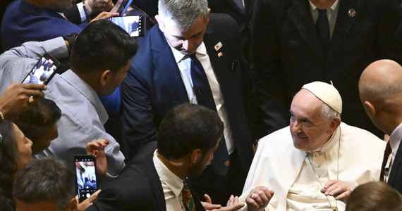 ​W wielu częściach świata sprawowana jest władza, która "żywi się uciskiem i przemocą", "dąży do powiększenia własnej przestrzeni", "narzucając swoją dominację i ograniczając podstawowe wolności"- powiedział papież Franciszek w sobotę w Bahrajnie, podczas mszy w intencji pokoju i sprawiedliwości.