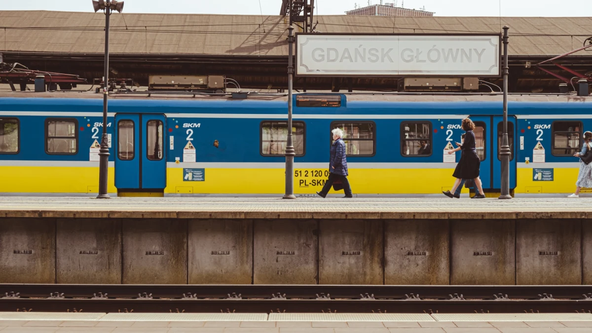 Nie ma chętnych na dostawę nowych pociągów dla Szybkiej Kolei Miejskiej w Trójmieście. Do przetargu na dostawę dziesięciu nowych elektrycznych zespołów trakcyjnych nie zgłosił się żaden producent taboru. 