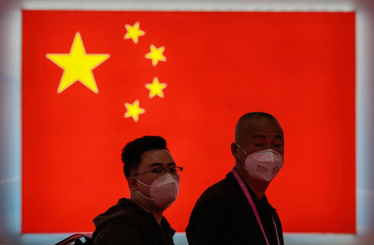 Chiny będą w dalszym ciągu stosować strategię "dynamicznego zerowania" ognisk zakażeń koronawirusem - ogłosiła państwowa komisja zdrowia. W ostatnich dniach pojawiały się spekulacje, że Pekin może złagodzić restrykcyjną politykę "zero covid". 