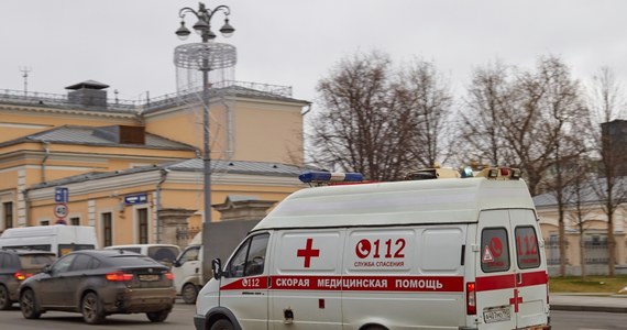 ​Sprawcą tragicznego pożaru w klubie nocnym w Kostromie, w europejskiej części Rosji, był prawdopodobnie 23-letni żołnierz, który wrócił z wojny z Ukrainy - podała w sobotę rosyjska redakcja BBC. Pożar wybuchł po odpaleniu w klubie rakietnicy, zginęło 13 osób.