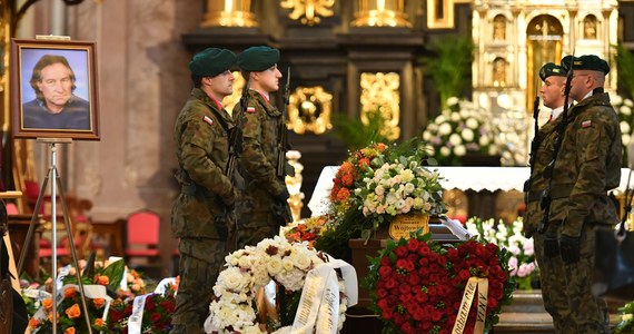 Jeden z najwybitniejszych polskich siatkarzy Tomasz Wójtowicz spoczął w sobotę w Alei Zasłużonych na cmentarzu przy ul. Lipowej w Lublinie. W ostatniej drodze zmarłemu mistrzowi olimpijskiemu z 1976 roku towarzyszyła rodzina, przyjaciele, koledzy z boiska, kibice i przedstawiciele władz.