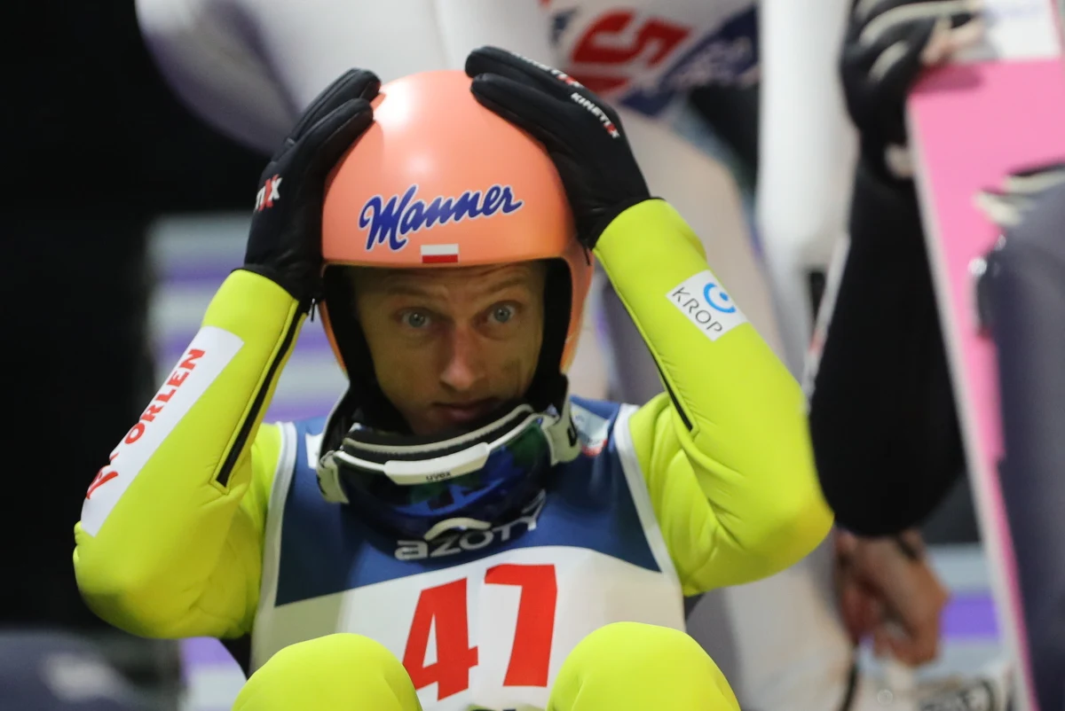 Dawid Kubacki wygrał inaugurujący sezon konkurs Pucharu Świata w skokach narciarskich w Wiśle. Drugi był Norweg Halvor Egner Granerud, a trzeci Austriak Stefan Kraft. W finałowej "30" znalazło się sześciu Polaków. 