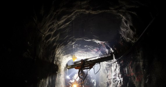 "To cud" - tak media komentują ocalenie dwóch górników, którzy spędzili 9 dni pod ziemią po zawaleniu się wyrobiska w jednej z kopalni rud cynku w Korei Południowej. Mężczyznom za jedyne pożywienie służyła kawa rozpuszczalna. 