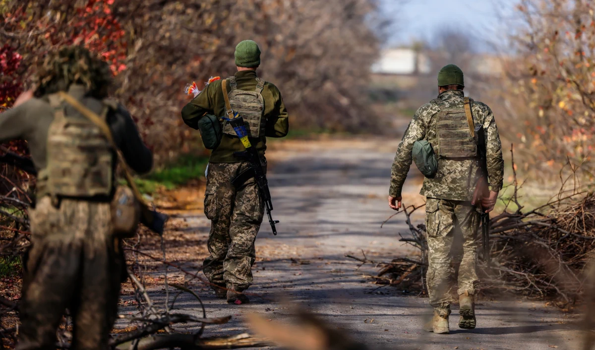 Na froncie w obwodzie ługańskim na wschodzie Ukrainy w ostrzale ukraińskim zginęło ponad 500 zmobilizowanych żołnierzy rosyjskich, ich oficerowie porzucili batalion - podał niezależny rosyjski portal Wiorstka, powołując się na jednego z ocalałych z walk. 