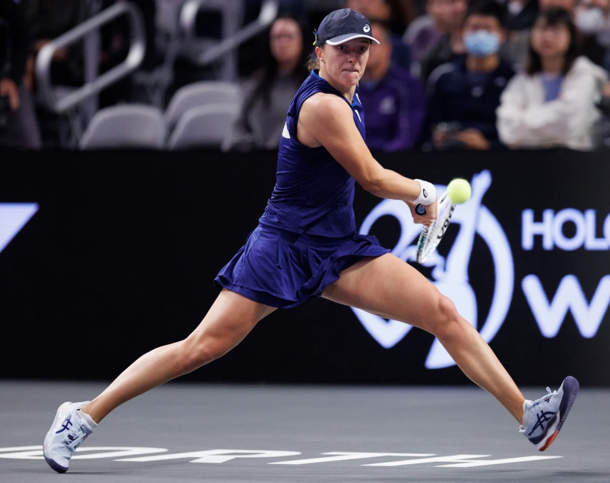 Iga Świątek pokonała Amerykankę Cori Gauff 6:3, 6:0 w swoim trzecim meczu w tenisowym turnieju WTA Finals w Fort Worth. Polka już wcześniej miała zapewniony awans do półfinału, w którym zmierzy się z Białorusinką Aryną Sabalenką.
