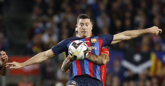 ​Barcelona pokonała na Camp Nou Almerię 2-0 w 13. kolejce hiszpańskiej Primera Division i objęła prowadzenie w tabeli. Na początku spotkania rzutu karnego dla gospodarzy nie wykorzystał Robert Lewandowski. Ostatni mecz w karierze rozegrał Gerard Pique.