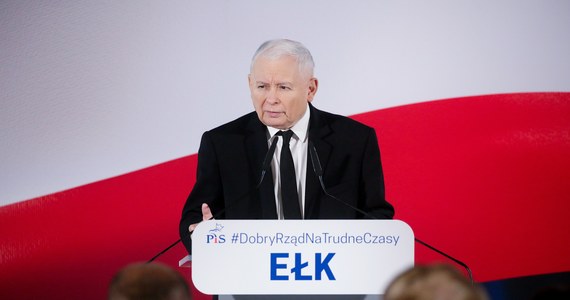 "Rodzi się dużo za mało dzieci - nie za mało, tylko dużo za mało" - mówił podczas spotkania z mieszkańcami Ełku prezes PiS Jarosław Kaczyński. "Jeżeli na przykład utrzyma się taki stan, że do 25. roku życia dziewczęta, młode kobiety, piją tyle samo co ich rówieśnicy, to dzieci nie będzie" - dodawał prezes PiS.