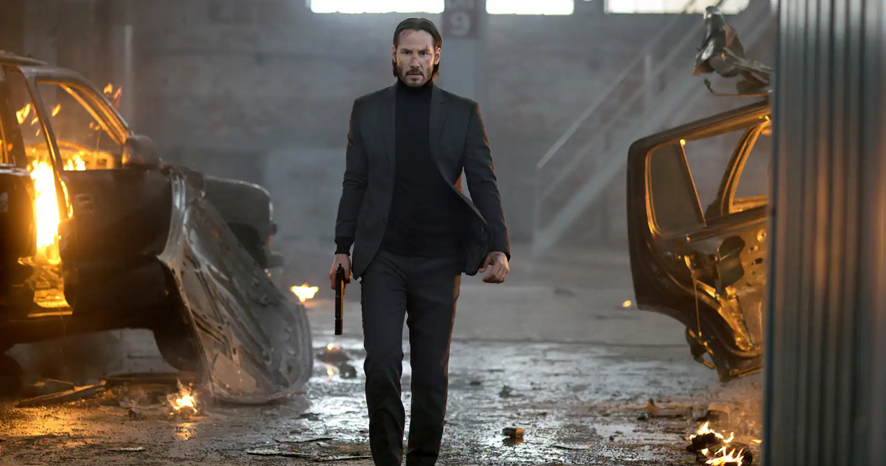 Studio Lionsgate rozważa możliwość stworzenia gry komputerowej, której akcja rozgrywać się będzie w uniwersum popularnej serii filmów akcji "John Wick". Cykl z Keanu Reevesem w roli tytułowej doczekał się już trzech odsłon filmowych, a na premiery czekają nie tylko część czwarta, ale jeszcze spin-off "Ballerina" oraz serial "The Continental". Najbliższy czas pokaże, czy dołączy do nich jeszcze gra komputerowa.