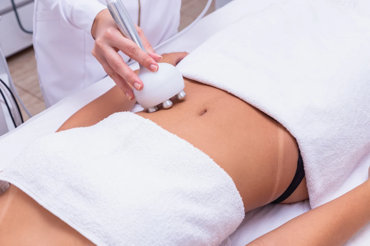 Ponad 120 urządzeń do medycyny estetycznej podrobiła i sprzedała do gabinetów oraz klinik grupa przestępcza rozbita przez poznańskie CBŚP. Na polecenie wielkopolskiego wydziału prokuratury krajowej zatrzymano 8 osób, w tym trzech lekarzy. 