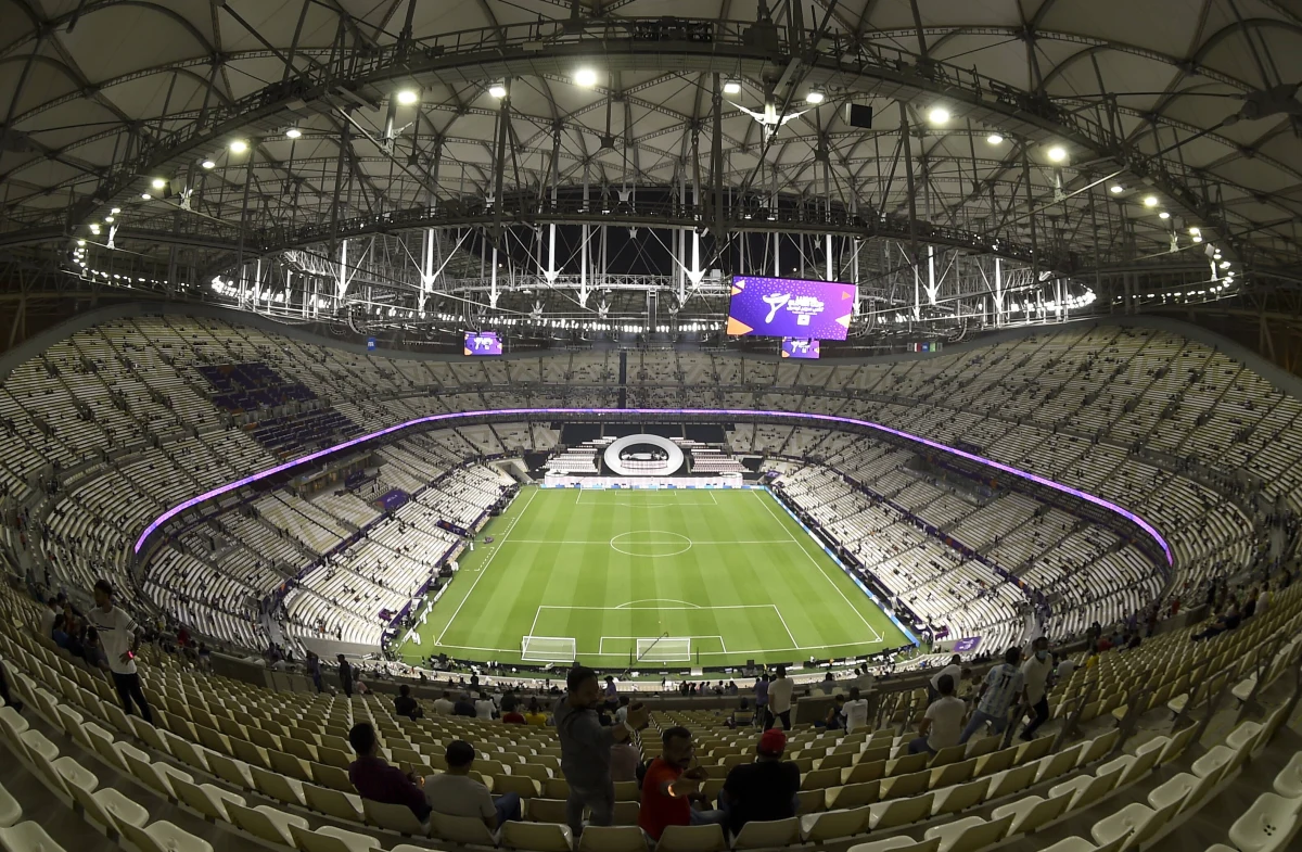 Piłkarskie mistrzostwa świata w Katarze rozpoczną się 20 listopada i potrwają do 18 grudnia. Spotkania będą rozgrywane na ośmiu stadionach. Gdzie swoje mecze grupowe rozegra reprezentacja Polski? Ilu kibiców będzie mogło obejrzeć poszczególne spotkania? Jak wyglądają areny, na których rozgrywane będą najważniejsze tegoroczne mecze? Sprawdźcie! 