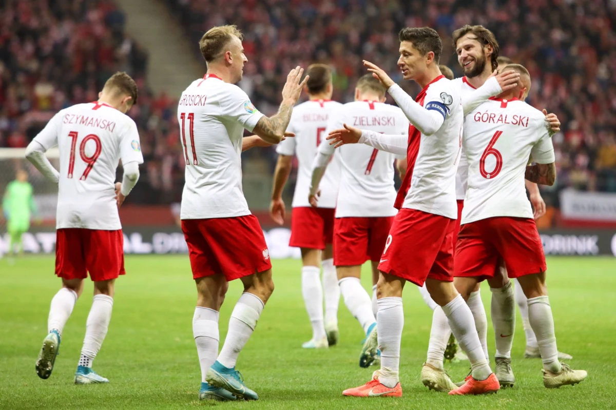 32 reprezentacje i 64 mecze na ośmiu stadionach, czyli piłkarskie mistrzostwa świata w Katarze. Rywalami Polski w grupie C są: Meksyk, Arabia Saudyjska i Argentyna. Poniżej przedstawiamy terminarz mundialu 2022.