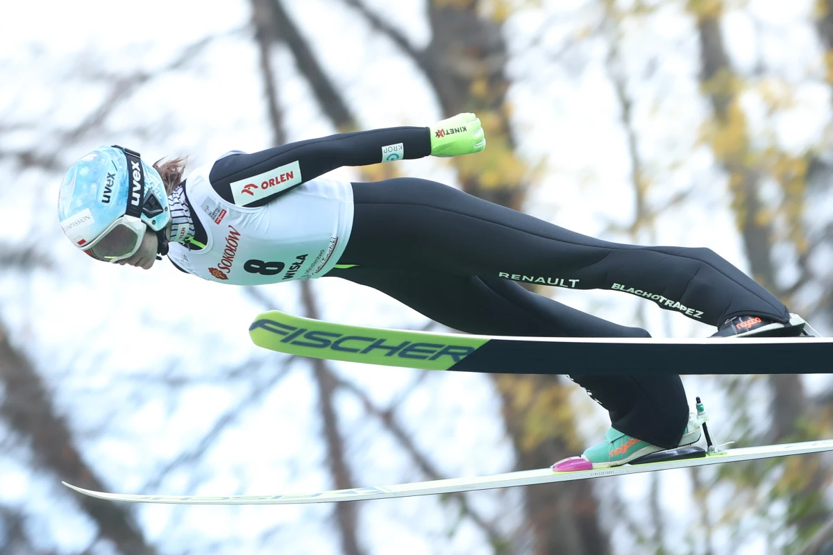 Austriaczka Eva Pinkelnig wygrała w Wiśle drugi w sezonie konkurs Pucharu Świata w skokach narciarskich. Pinkelnig, która była trzecia w sobotę, w niedzielnym konkursie prowadziła po pierwszej serii. Nicole Konderla zajęła 32. miejsce, a Kinga Rajda - 36.