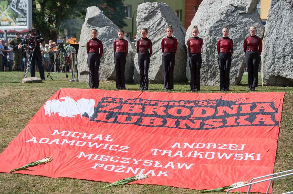 Główna Komisja Ścigania Zbrodni przeciwko Narodowi Polskiemu podejmie śledztw dot. zbrodni lubińskiej. 31 sierpnia 1982 r., podczas pokojowej manifestacji w Lubinie, od milicyjnych kul zginęły trzy osoby: Michał Adamowicz, Andrzej Trajkowski i Mieczysław Poźniak; kilkadziesiąt zostało rannych.