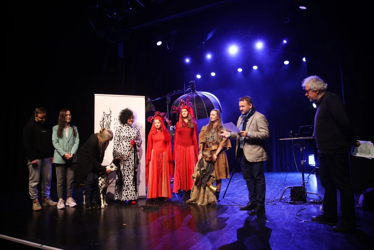 Na pomoc materialną dla placówek medycznych w Ukrainie zostanie przekazany dochód z internetowej sprzedaży kalendarza "Lekarze jak z bajki" 2023. Bohaterami trzeciej edycji publikacji będą medycy ukraińscy oraz polscy działający na rzecz ochrony zdrowia Ukraińców.