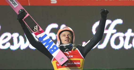 Dawid Kubacki wygrał drugi konkurs Pucharu Świata w skokach narciarskich w Wiśle. Polak po skokach na 131 m i 133,5 m pokonał drugiego Anze Laniska o 8,3 pkt. Podium uzupełnił Marius Lindvik. 9. miejsce zajął Piotr Żyła, a 23. był Paweł Wąsek.