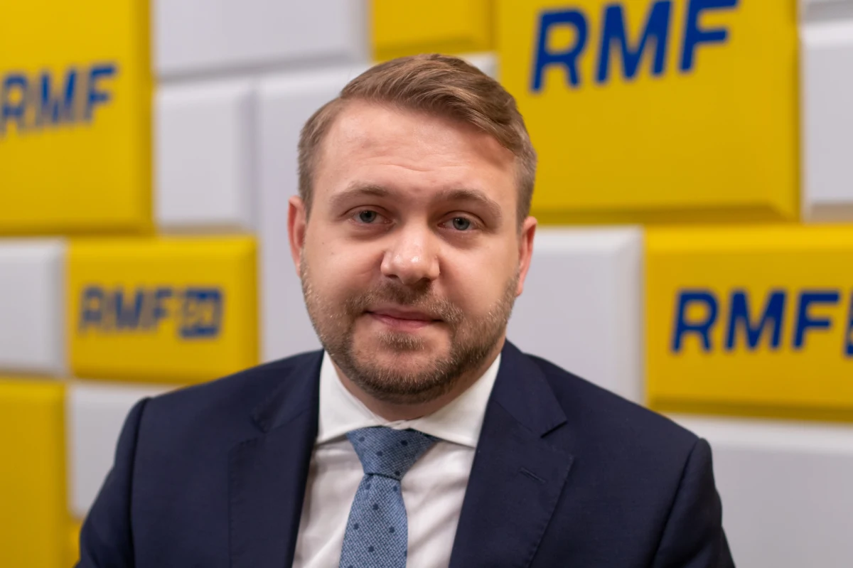 Milion samochodów elektrycznych na polskich drogach oznaczałby stały blackout - stwierdził w Porannej rozmowie w RMF FM Jacek Ozdoba. Co dalej z Izerą – polskim samochodem elektrycznym, który - według zapowiedzi - w 2024 r. miał trafić do salonów? "Nie jestem żyrantem tego projektu, nie wiem" – odpowiedział wiceminister klimatu i środowiska.