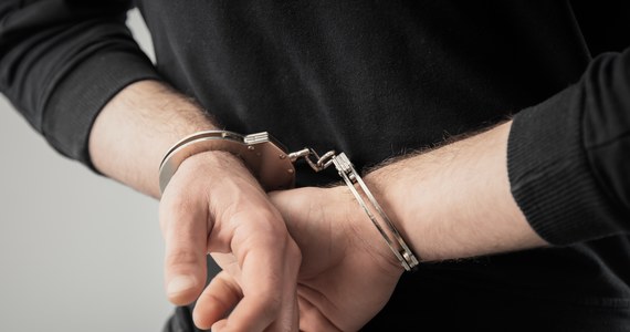 Policjanci z Sosnowca zatrzymali 50-latka, ujętego przez "łowców pedofilów", który w internecie składał seksualne propozycje dzieciom. Wysyłał im również zdjęcia pornograficzne.

