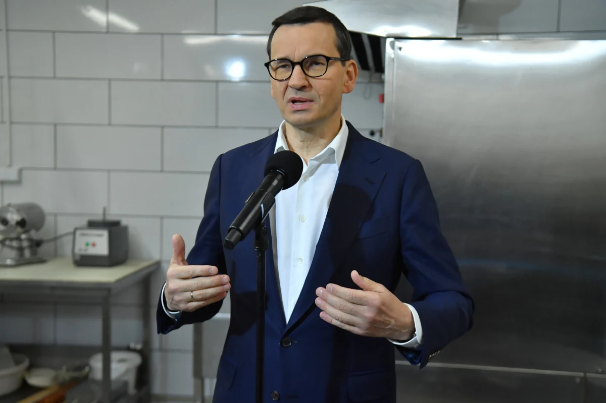 Tarcza antyinflacyjna pozostaje, tylko w zmienionej formie - powiedział podczas konferencji prasowej premier Mateusz Morawiecki. Dodał, że tak długo, jak się da, utrzymamy zerowe stawki VAT na żywność.