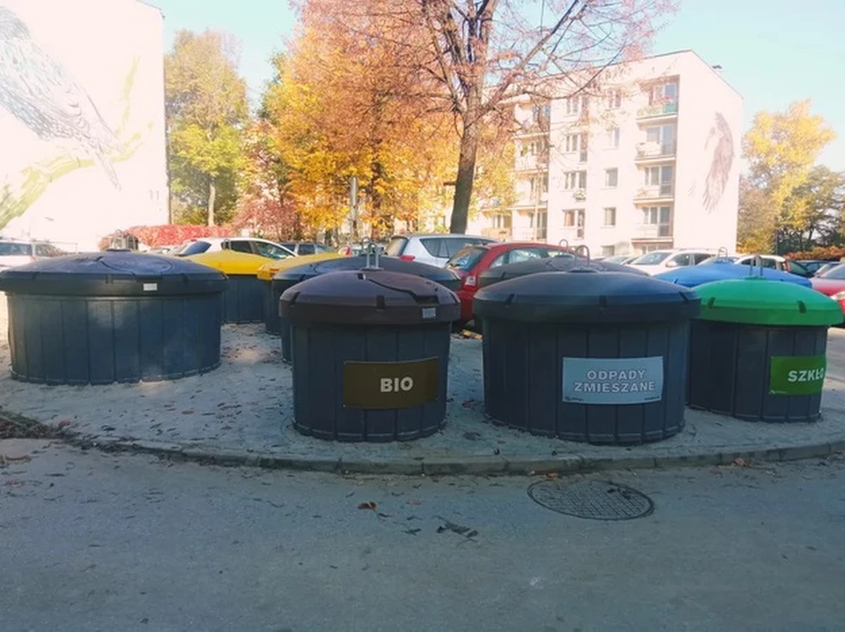 Mają być niewidoczne, a jednocześnie pomagać w utrzymaniu czystości w mieście. Mowa o podziemnych pojemnikach na śmieci, które niebawem powinny pojawić się w Szczecinie. Miasto ogłosiło właśnie przetarg na ich budowę.