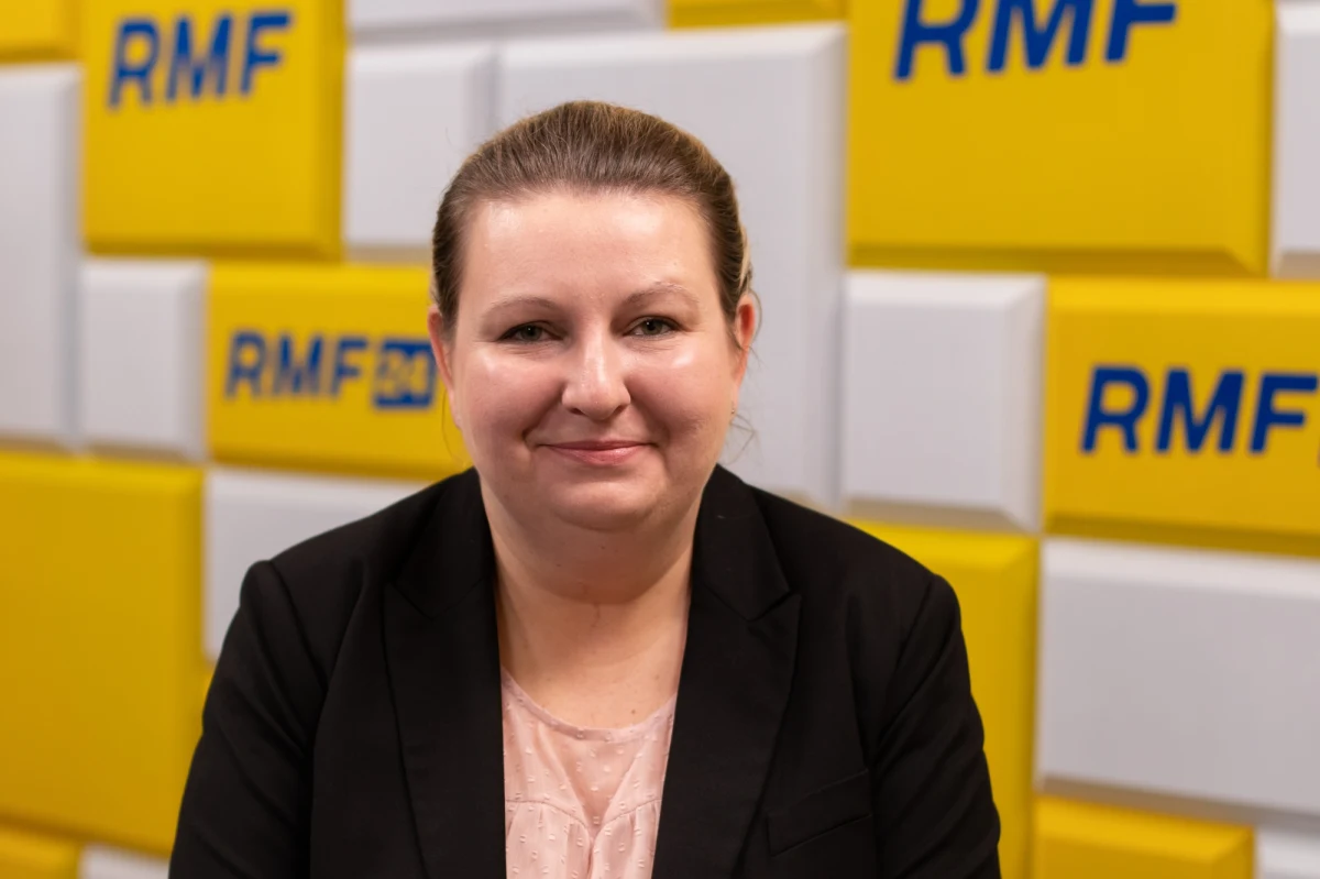 "Pierwsza reforma prawa oświatowego spotkała się z protestem prezydenta. W tej chwili mamy do czynienia z nowym projektem i on jest przedmiotem prac legislacyjnych" – mówiła w Rozmowie w południe w RMF FM Małgorzata Paprocka, minister z Kancelarii Prezydenta, pytana o lex Czarnek 2.0. "Część uprawnień kuratorów – tych, które budziły najwięcej wątpliwości, chociażby związane z wpływem na odwołanie dyrektorów szkół – ich w projekcie nie ma. Jakie jest podstawowe zadanie kuratora w polskim systemie oświaty? Dbanie o to, żeby szkoły działały zgodnie z prawem. Państwo musi mieć instrumenty do tego, żeby taką politykę prowadzić" - dodawała.