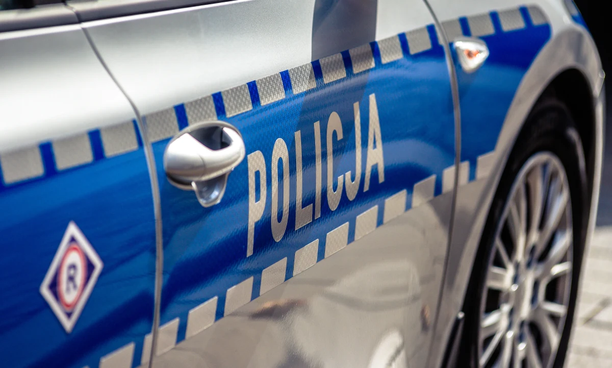 Policja zajmuje się sprawą śmierci dwóch braci z Bielska-Białej. Ciało jednego z mężczyzn w mieszkaniu przy ulicy Karpackiej znalazła policja. Drugi z braci zasłabł podczas interwencji funkcjonariuszy. Niestety, zmarł. Przyczynę zgonu obu braci ma teraz wyjaśnić sekcja zwłok.