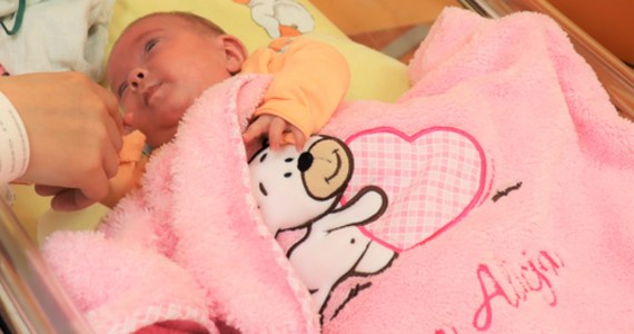 W Szpitalu Wojewódzkim w Gorzowie Wlkp. urodził się wcześniak, który ważył zaledwie 560 gramów. Dziewczynka mieściła się na dłoni dorosłego człowieka. Dzisiaj Karinka to niemal czteromiesięczny, zdrowy niemowlak, który właśnie opuścił gorzowską neonatologię. 