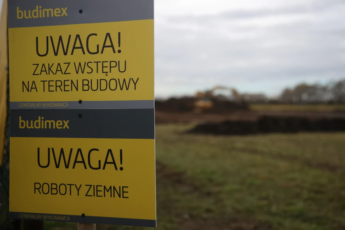 W poniedziałek rozpoczęła się budowa 9-km obwodnicy Oświęcimia, będącej częścią drogi S1, wiodącej z węzła Kosztowy do Bielska–Białej. Minister infrastruktury Andrzej Adamczyk ocenił, że jest to droga ważna dla całego regionu, na którą mieszkańcy czekali od lat.