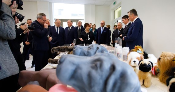 Studenci weterynarii w Lublinie będą ćwiczyć umiejętności praktyczne na fantomach zwierząt, m.in. krowy, konia i psów, w ramach utworzonej Pracowni Umiejętności Klinicznych na Uniwersytecie Przyrodniczym. 1,6 mln zł na inwestycję pochodzi z grantu resortu edukacji.