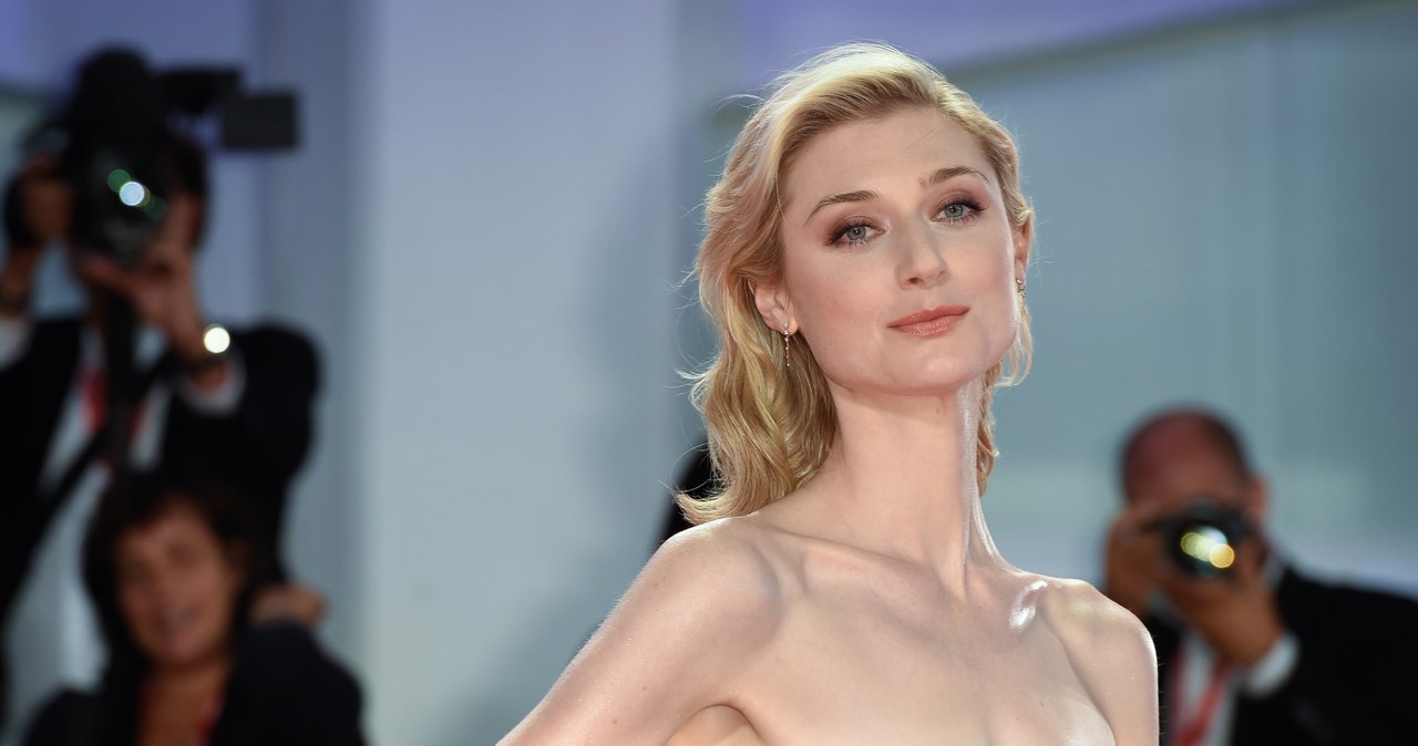 Elizabeth Debicki w tym roku skończyła 32 lata i może się pochwalić światowymi produkcjami filmowymi w swojej filmografii. Nie bez powodu wybrano ją do zagrania ikonicznej postaci, jaką była księżna Diana Spencer w najnowszym sezonie "The Crown". Aktorka polskiego pochodzenia staje się jednym z najbardziej pożądanych nazwisk w branży, a to dopiero początek.