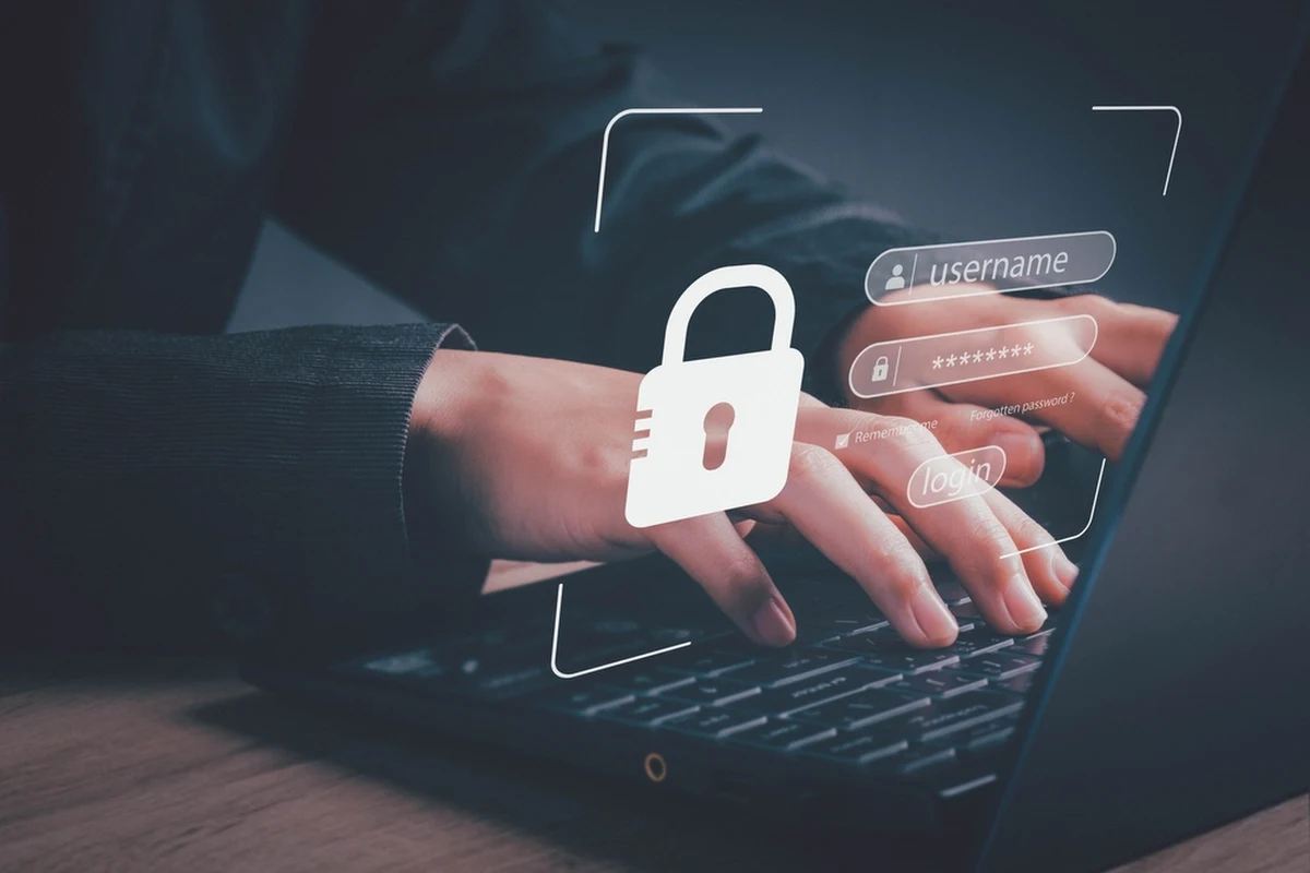 Podawał się za angielskiego żołnierza stacjonującego w Somalii. Seniorka z Chełma przesłała „narzeczonemu” kilkanaście tysięcy złotych, żeby mógł przyjechać do Polski. Dopiero po jakimś czasie zorientowała się, że to może być oszustwo. 