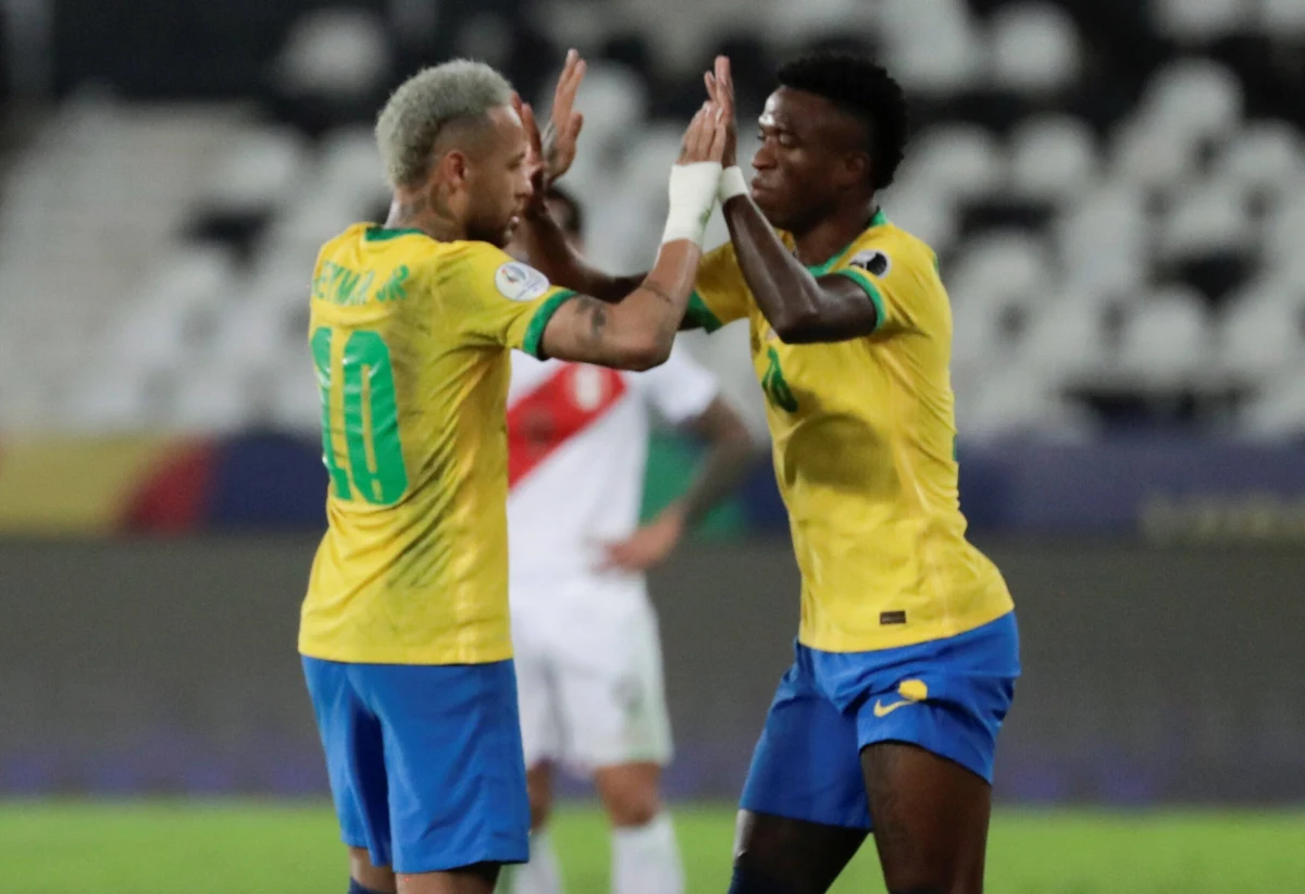 Selekcjoner piłkarskiej reprezentacji Brazylii, Tite, ogłosił 26-osobową kadrę na nadchodzący mundial w Katarze. W ekipie brazylijskich gwiazd znalazł się m.in. 39-letni Daniel Alves. W kadrze nie ma natomiast Roberto Firmino z Liverpoolu.