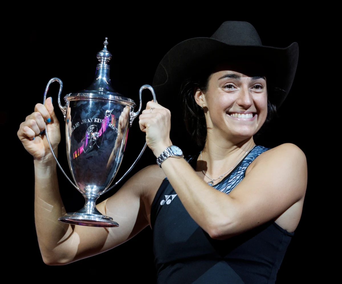 Francuzka Caroline Garcia wygrała w Fort Worth turniej WTA Finals, czyli imprezę dla ośmiu najlepszych tenisistek sezonu. W finale pokonała 7:6 (7-4), 6:4 Białorusinkę Arynę Sabalenkę, która wcześniej wyeliminowała Igę Świątek.